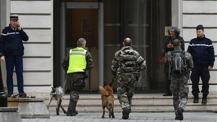 Parisi alarma geçiren bomba ihbarı