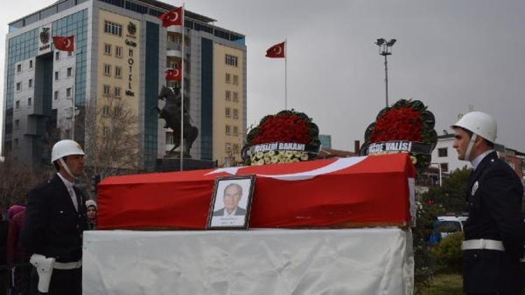 Emekli mülkiye müfettişi törenle son yolculuğuna uğurlandı