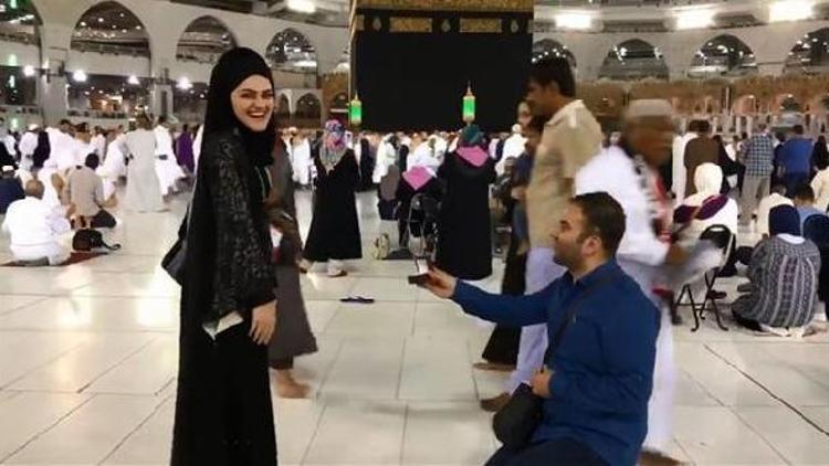 Turkish reporter proposes at Mecca’s Kaabah