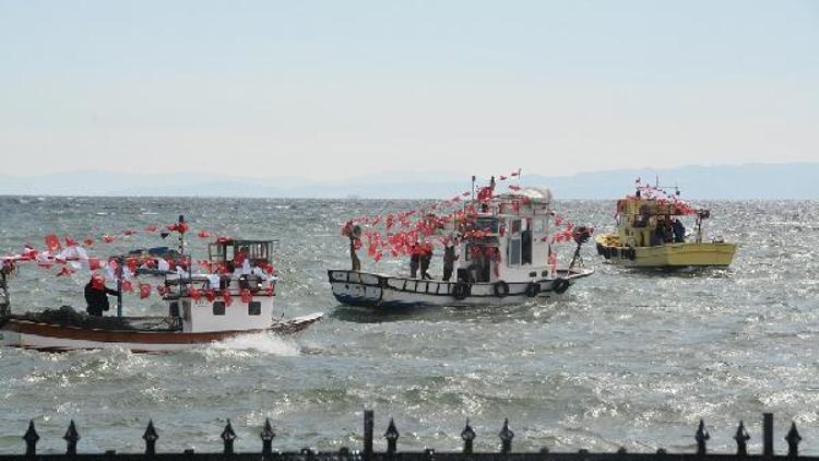 Çanakkale Zaferi, karada ve denizde kutlandı