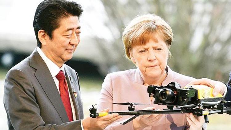 Merkel: Etkinlikleri iptal edebiliriz