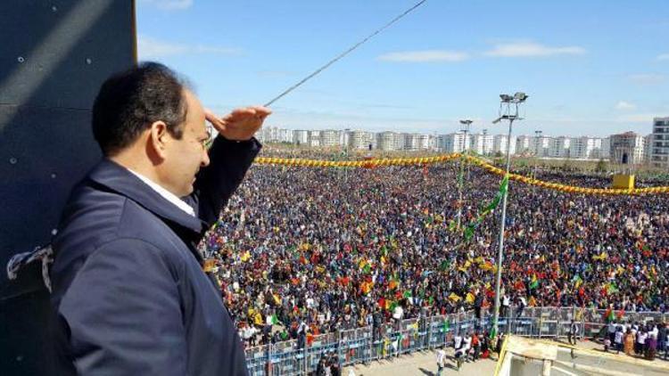 Diyarbakırda nevruz alanına bıçakla girmek isteyen 1 kişi vuruldu: - ek fotoğraf