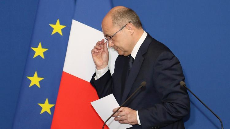 Fransa İçişleri Bakanı Le Roux istifa etti