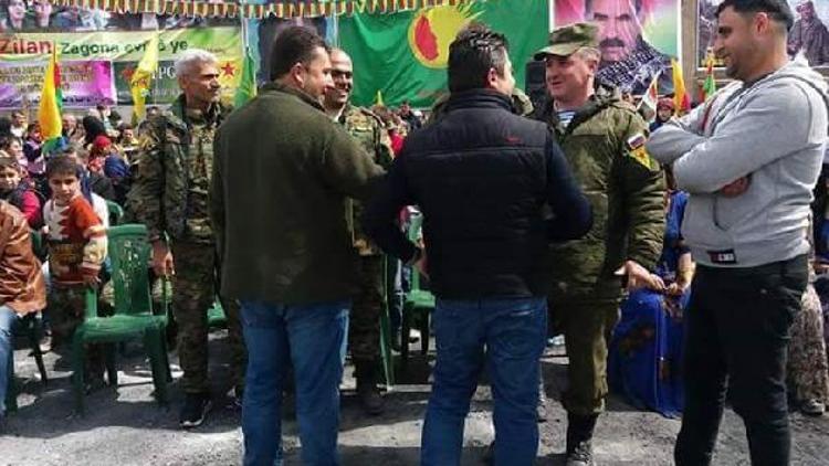 Rus askerleri, Halepte Nevruzda YPG ve YPJ bayrakları ile poz verdi
