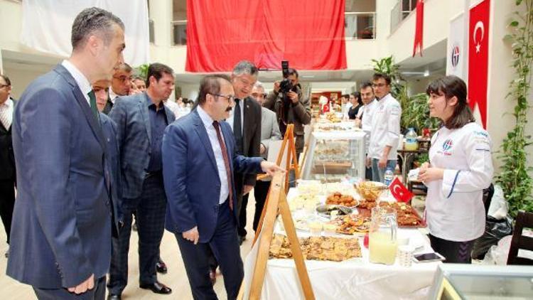 Üniversitede askerler için kermes