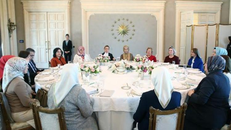 Emine Erdoğan, sivil toplum kuruluşlarının kadın temsilcilerini kabul etti