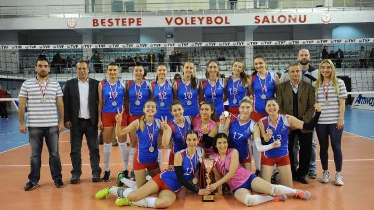 İzmir Büyükşehir Belediyesporlu kızlar tarihinde ilk kez 1inci Lige yükseldi