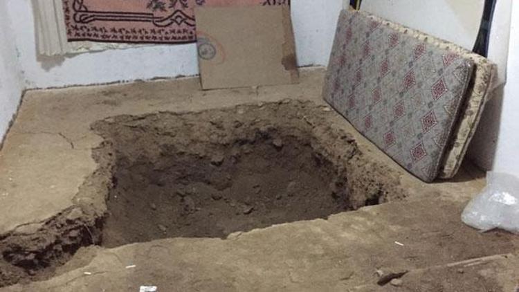 Jandarma evi bastı, 4 metrelik çukurla karşılaştı