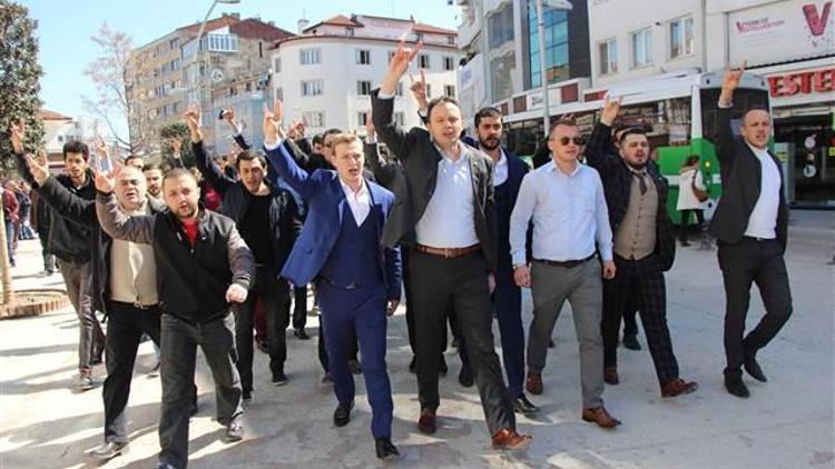 Ümit Özdağ’ı ülkücü grup protesto etti