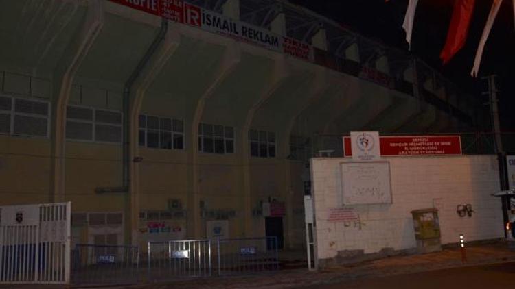 Erdoğana hazırlık için Denizli Atatürk Stadı tabelası söküldü