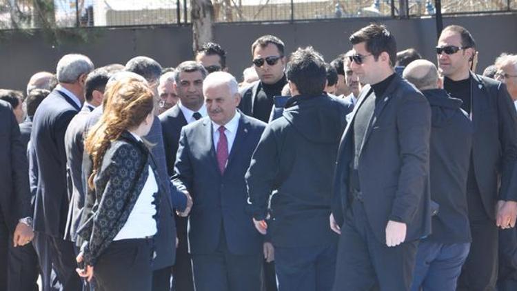 Başbakan Yıldırımı CHPli milletvekili karşıladı