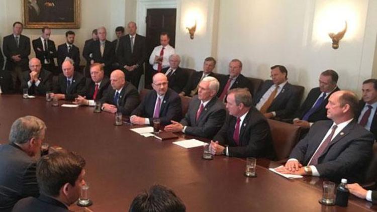 Kadınsız Beyaz Saray toplantısına büyük tepki