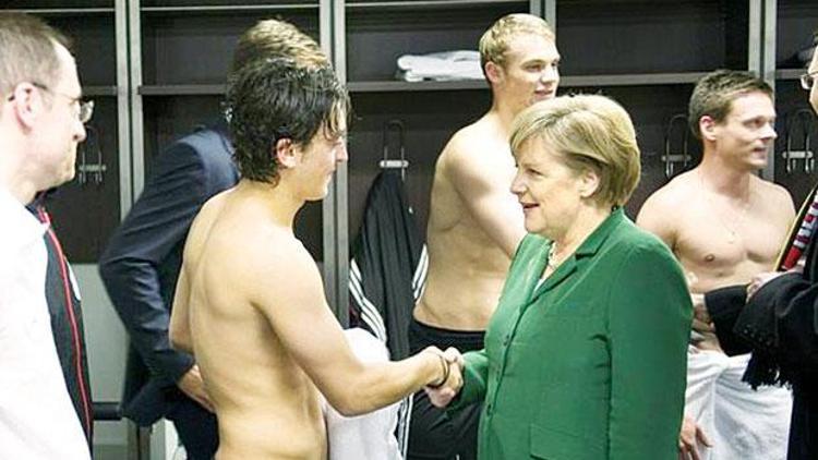 Mesut Özilden müthiş açıklama: Merkeli karşımda görünce...