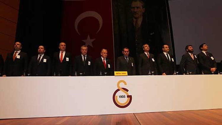 Galatasaray Mali Genel Kurul İzmir Marşı ile başladı