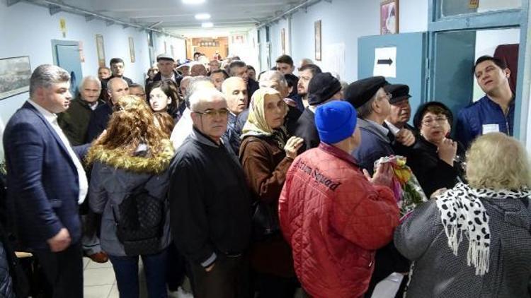 Bulgaristandaki seçim için İstanbulda saat 07.00de sandık başına koştular