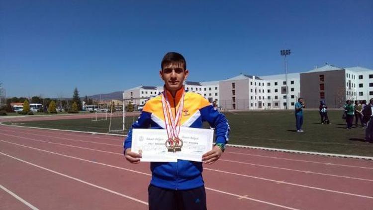 Bitlisli öğrenci atletizmde 2 altın madalya kazandı