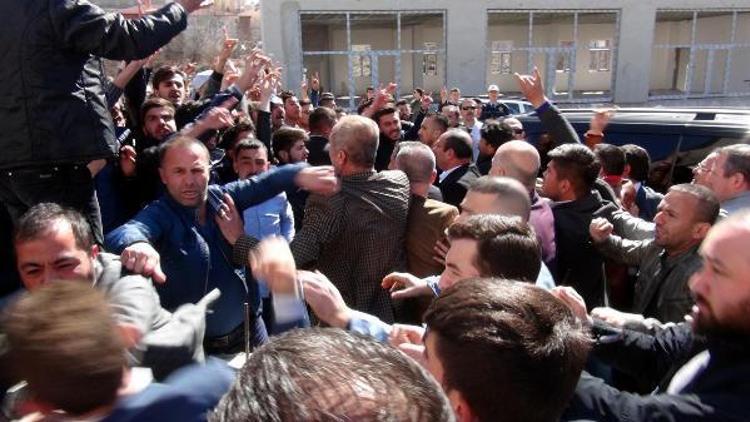 Sinan Oğanın Yozgat toplantısında arbede: 2 polis yaralı