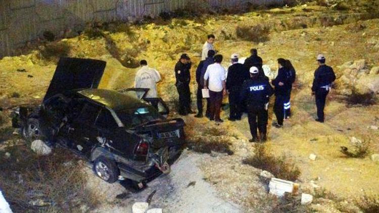 Gaziantepte otomobil devrildi: 1 ölü, 2 yaralı