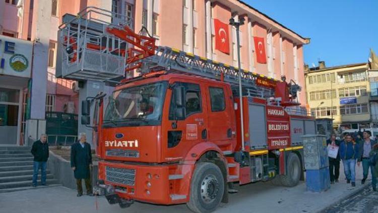 TBB,  Hakkari Belediyesine İtfaiye aracı hibe etti