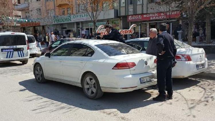 Sendika temsilcisinin otomobiline kurşun isabet etti