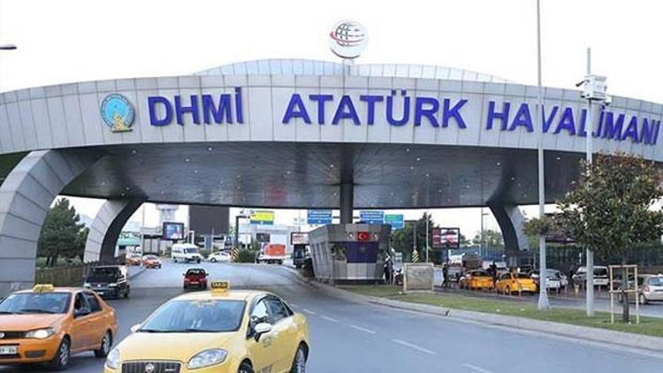 Atatürk Havalimanında bıçaklı kavgada kan aktı