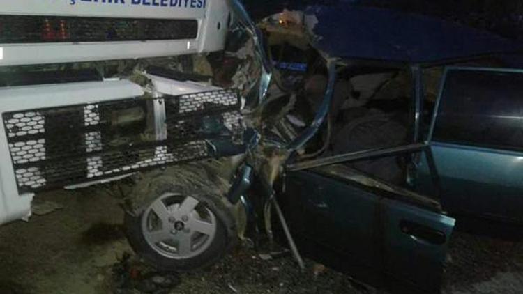 Erdemlide kamyon ile otomobil çarpıştı: 1 ölü, 6 yaralı