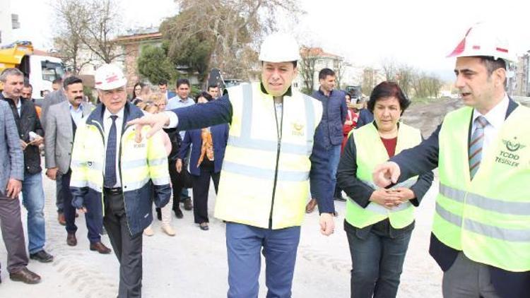 İZBAN hattında çalışmaları inceledi