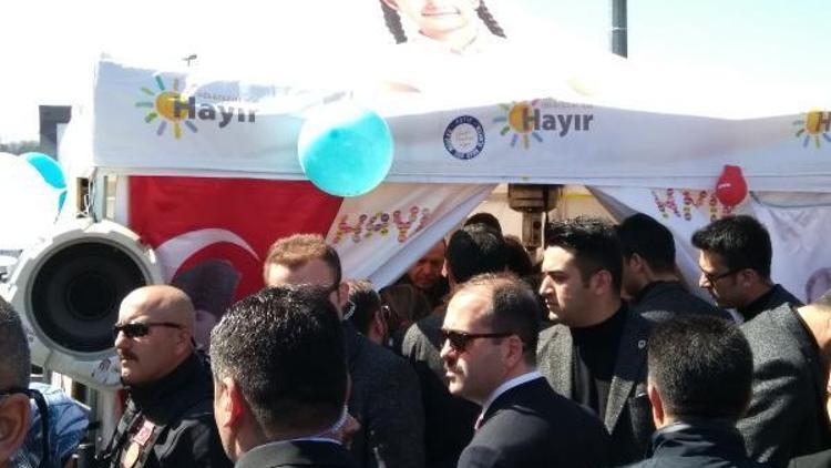 Cumhurbaşkanı Erdoğan, Sarıyerde Hayır standını ziyaret etti (2)
