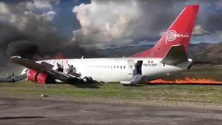Korkunç olay 141 kişi taşıyan uçak bu hale geldi