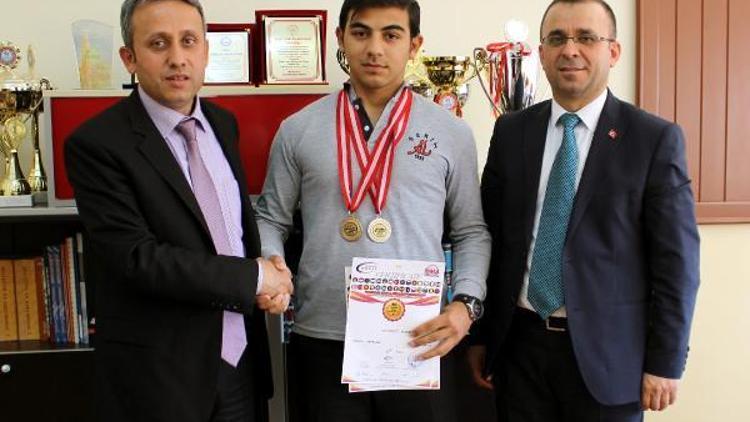 Liseli Mehmet dünya şampiyonu