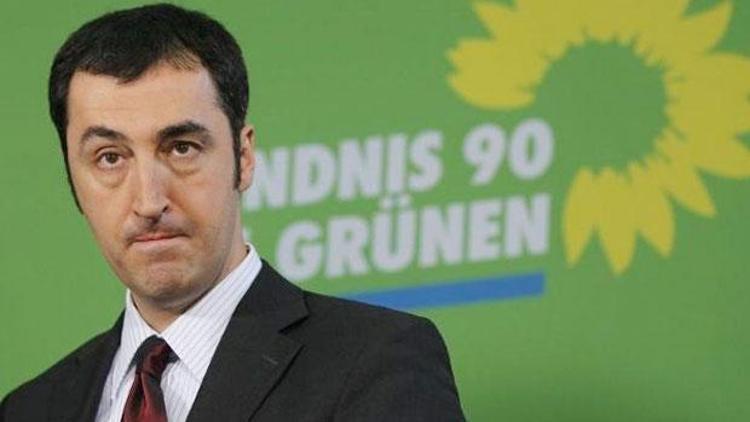 Özdemir’in fahri bilim doktorası iptal edildi