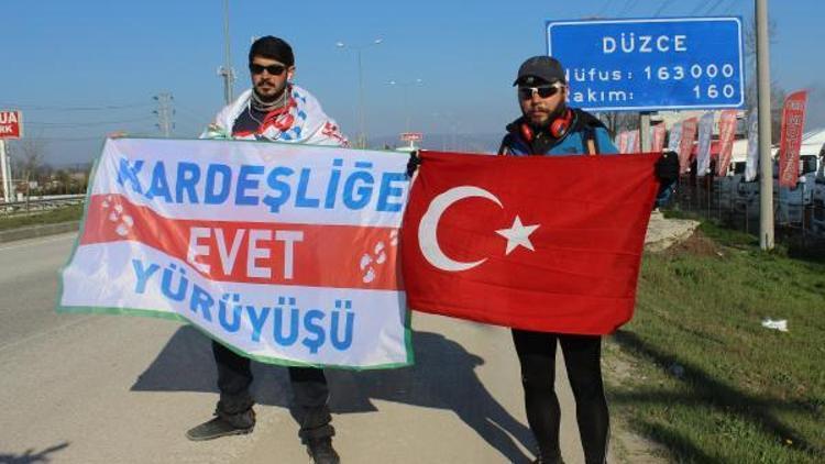 Kardeşlik için yürüyen 2 kişi, Düzceye ulaştı