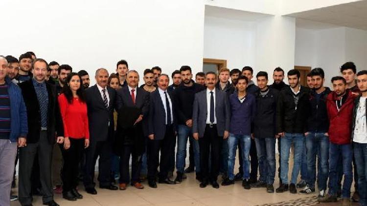 Rektör Karabulut, Eleşkirt ilçesindeki okulları gezdi