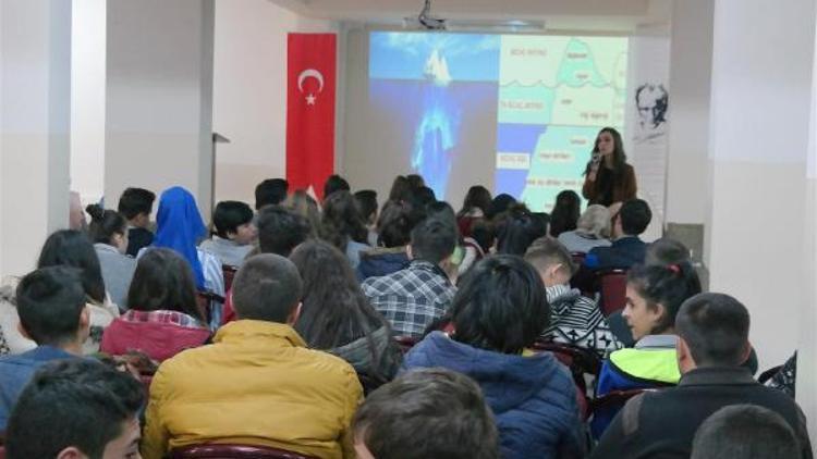 Kadın danışma merkezinden Ürgüplü gençlere seminer