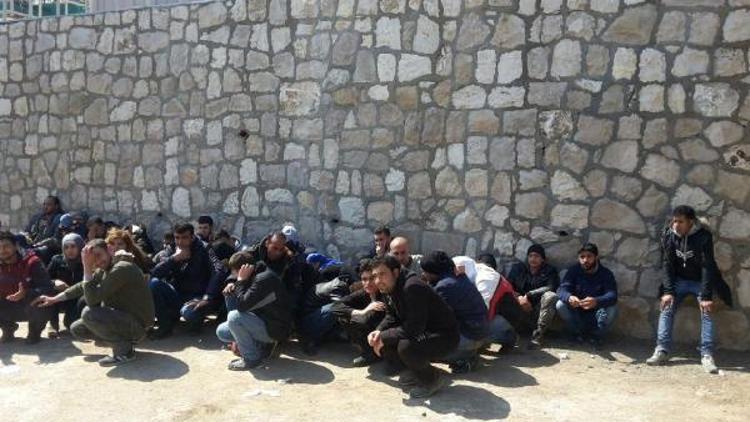 Karaburunda 57 Suriyeli kaçak yakalandı