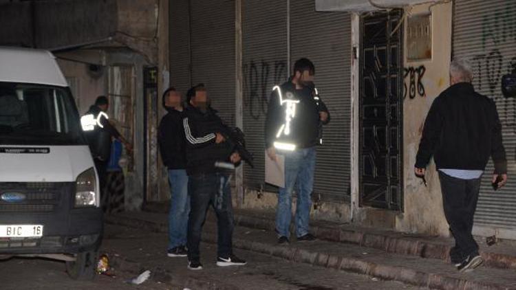 Adanada uyuşturucu operasyonunda 25 kişi gözaltına alındı