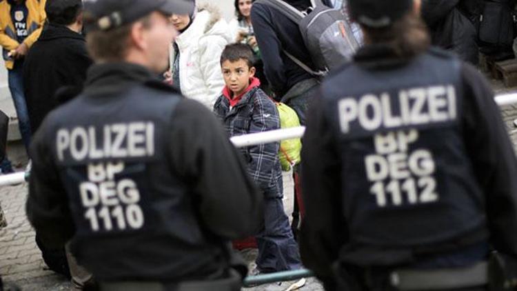 Almanyada 8 binden fazla mülteci çocuk kayıp