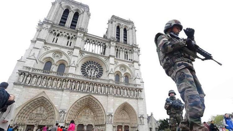 Paris’te 30 turistik noktaya özel koruma