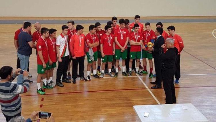 Karşıyaka Belediyespor yıldız hentbolde yenilmeden şampiyon