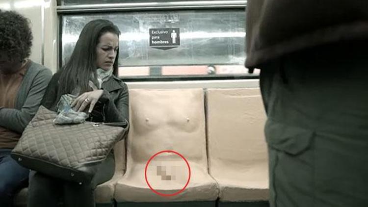 Meksikada metroya penisli koltuk konması tepki çekti