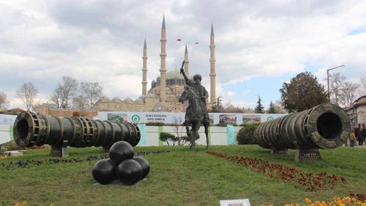 Selimiye gölgesine Fatih Sultan Mehmet heykeli
