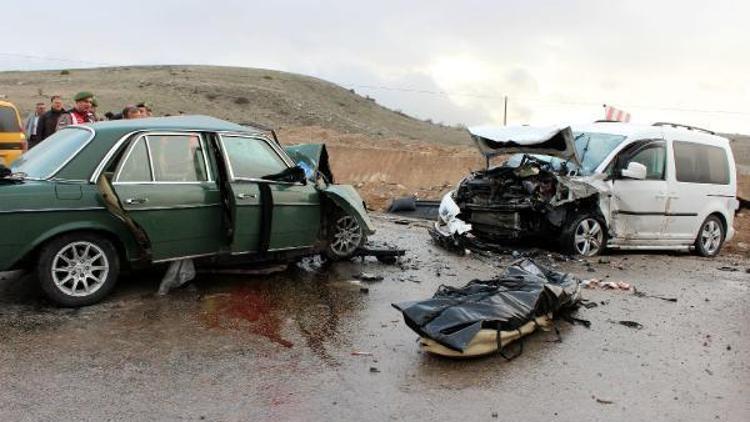 Afyonkarahisarda kaza: 1 ölü, 6 yaralı