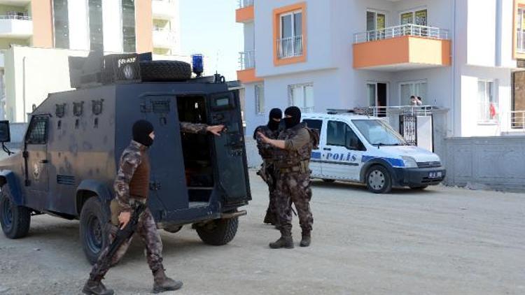 Rehin tutulduklarını iddia eden kadınları polis kurtardı