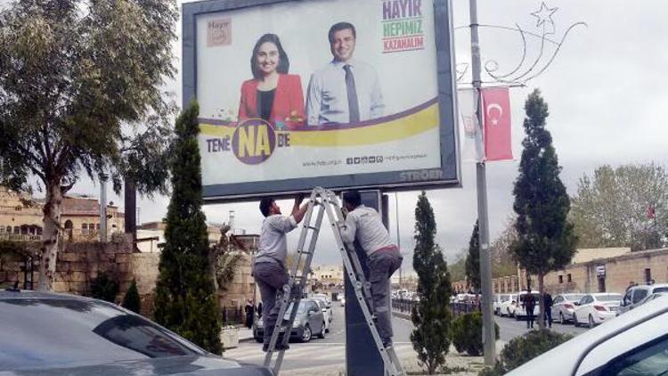 Şanlıurfada, HDP’nin Figen Yüksekdağlı afişleri toplatıldı