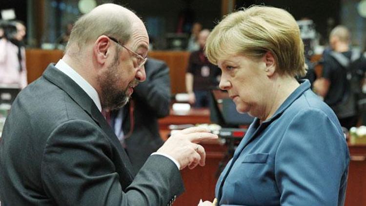 Merkel’e Schulz’a sessizliğini bozdu