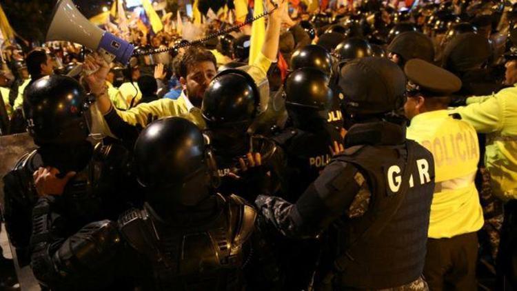 Ekvadorda seçim sonrası göstericiler polisle çatıştı