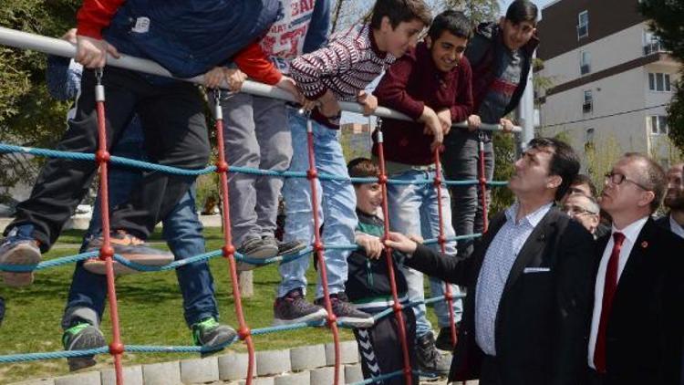 Emek Mahallesi’ndeki iki park yenilendi