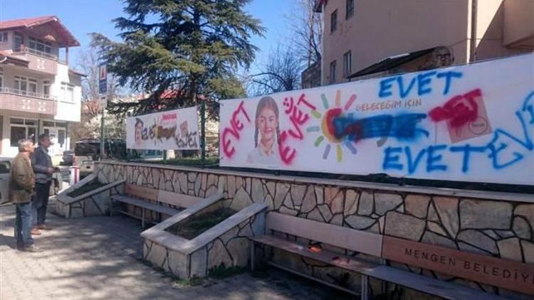 CHP’nin ’hayır’ afişi ikinci kez tahrip edildi