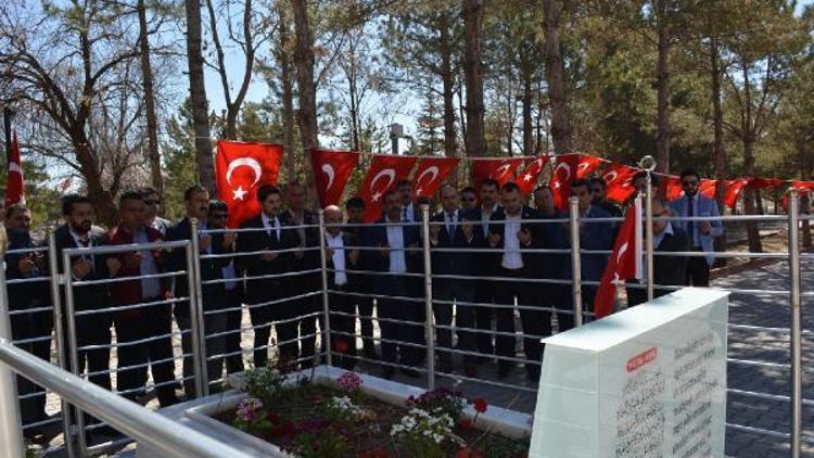 Sağlık-Sen Genel Başkanı Memiş, Ömer Halisdemirin kabrini ziyaret etti