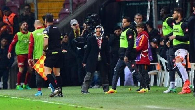 Kadın Saha Komiseri Galatasaray-Adanaspor maçının önüne geçti